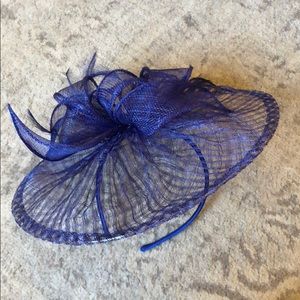 NWOT Blue fascinator with feathers